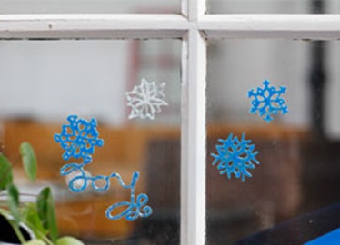 Flocons de neige brillants à coller aux fenêtres