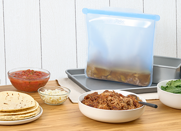Du porc effiloché authentique et croustillant, servi avec des tortillas chaudes dans un sachet Ziploc® Endurables™.