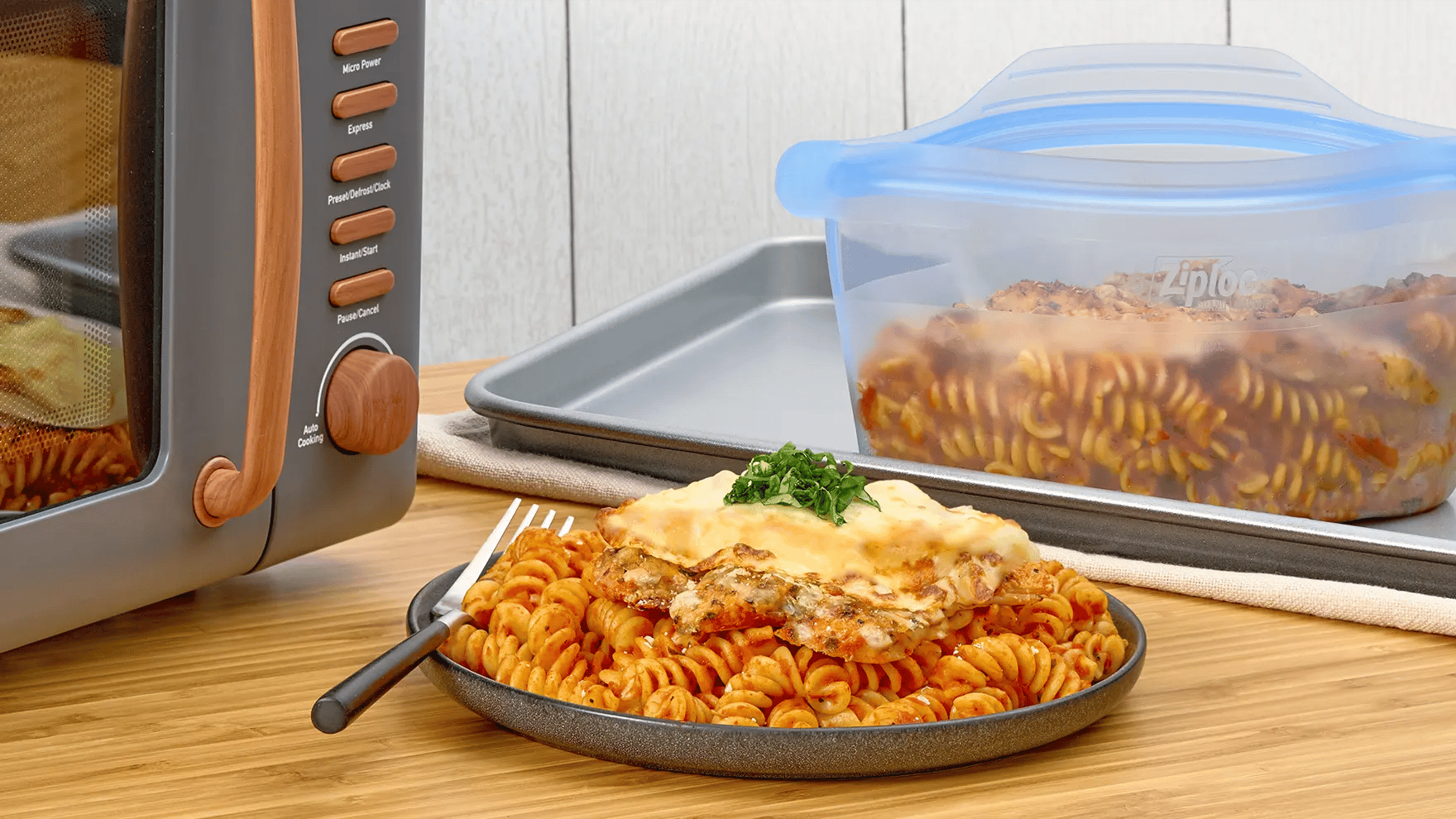 Chicken parmesan pasta in a spiced spaghetti sauce served in a Ziploc® Endurables™ Container.